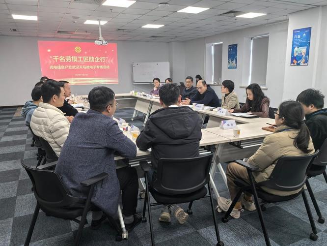 工会带领技术专家组团上门服务企业